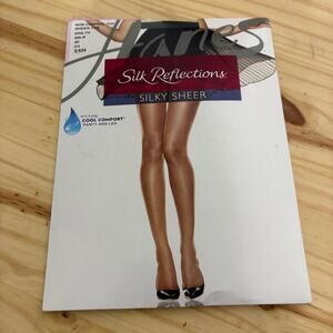 Hanes EF Silk Reflections Silky Pantyhose Jet Black Non Control Top Sheer Toe